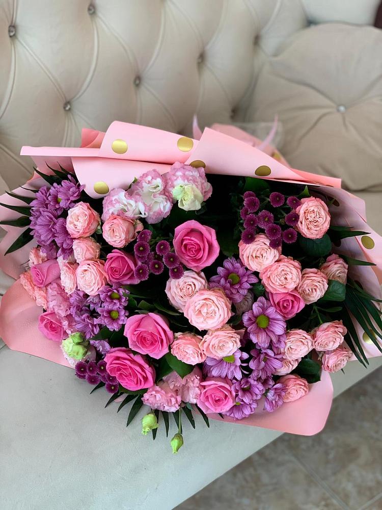 Букет цветов из: Хризантемы, Розы и Лизиантусы в Ильинке Астраханской области