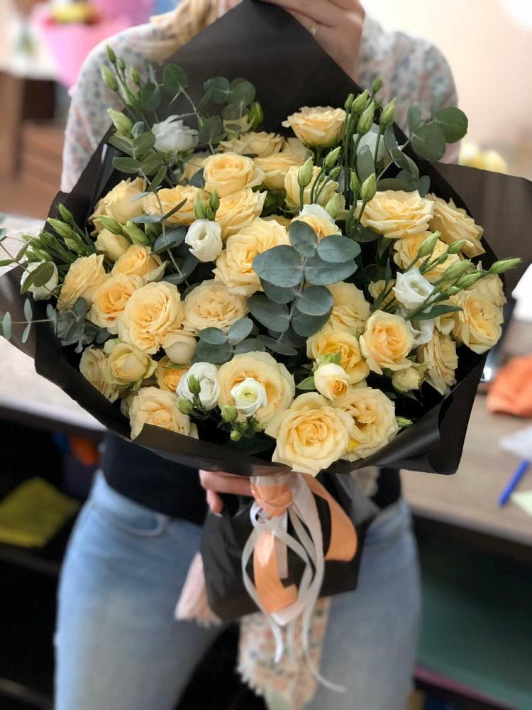 Букет цветов из: Розы и Лизиантусы в Ильинке Астраханской области