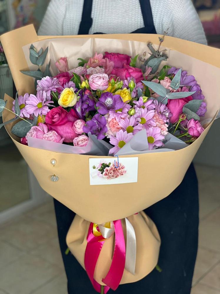 Букет цветов из: Хризантемы, Гвоздики и Альстромерии в Ильинке Астраханской области