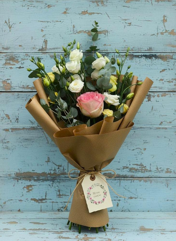 Букет цветов из: Розы и Лизиантусы в Ильинке Астраханской области