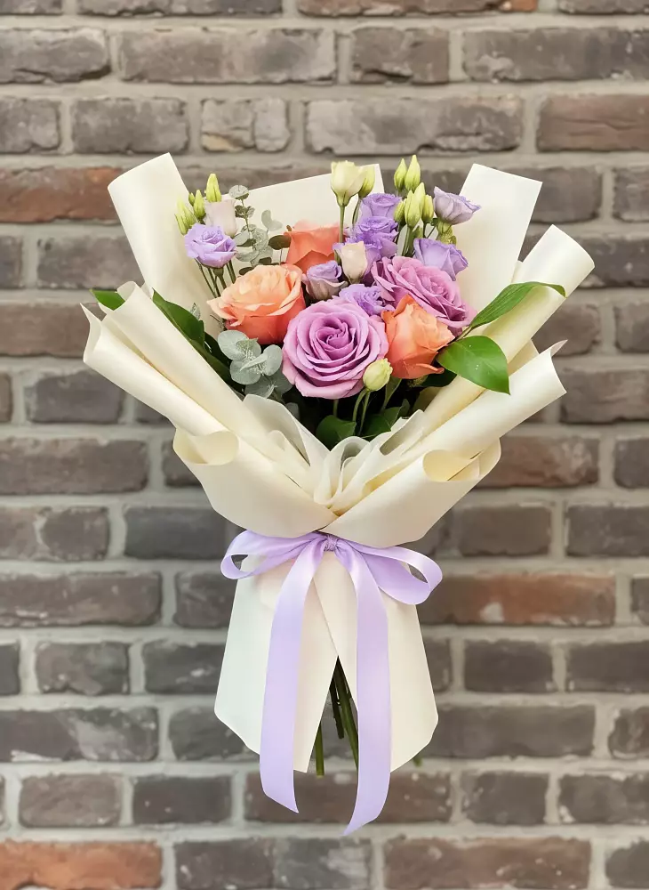 Букет цветов из: Лизиантусы и Розы в Ильинке Астраханской области