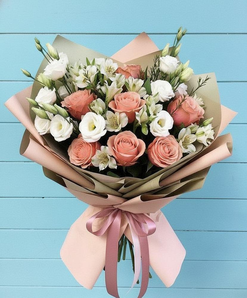 Букет цветов из: Розы, Альстромерии и Лизиантусы в Ильинке Астраханской области