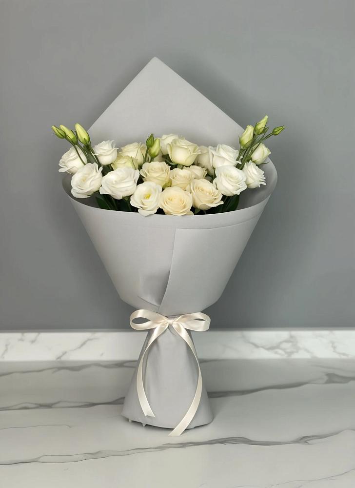 Букет цветов из: Розы и Лизиантусы в Ильинке Астраханской области