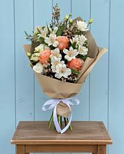 Букет цветов из:  Альстромерии, Лизиантусы, Розы и Хризантемы в Ильинке Астраханской области