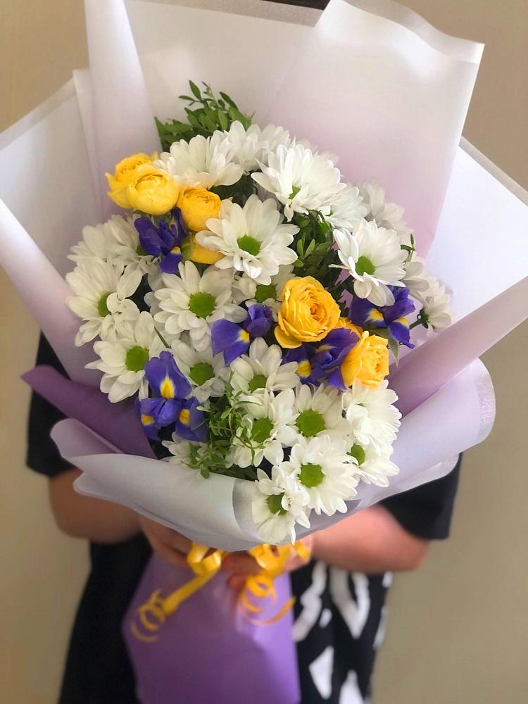 Букет цветов из: Ирисы, Хризантемы и Розы в Ильинке Астраханской области