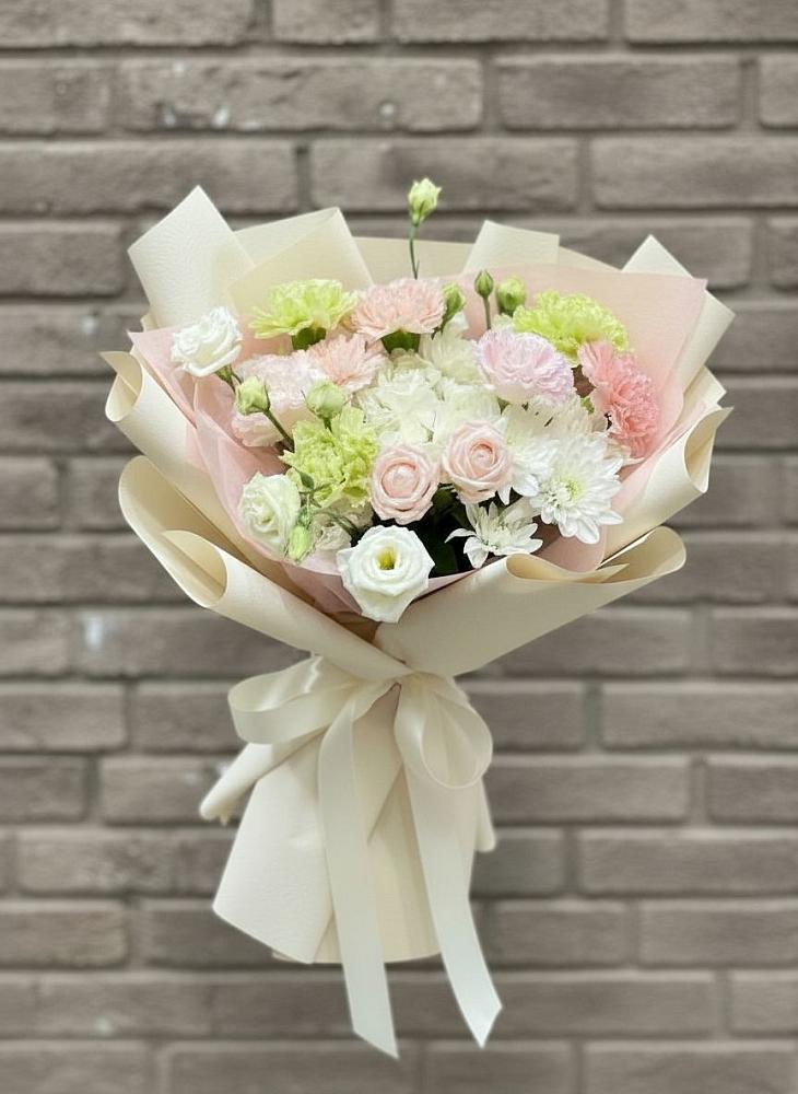 Букет цветов из: Гвоздики, Розы, Лизиантусы и Хризантемы в Ильинке Астраханской области