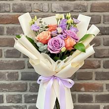 Букет цветов из:  Лизиантусы и Розы #REPLACE_PRED# Ильинке Астраханской области