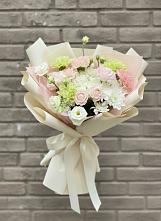 Букет цветов из:  Гвоздики, Розы, Лизиантусы и Хризантемы в Ильинке Астраханской области