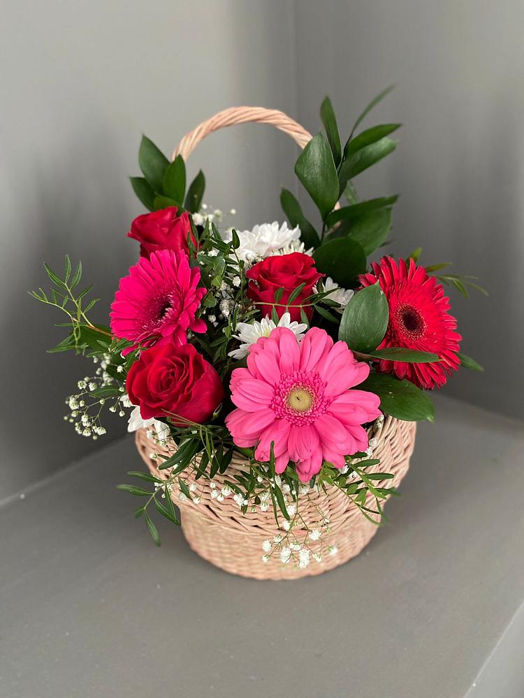 Цветочная композиция из Розы, Хризантемы и Герберы в корзине в Ильинке Астраханской области