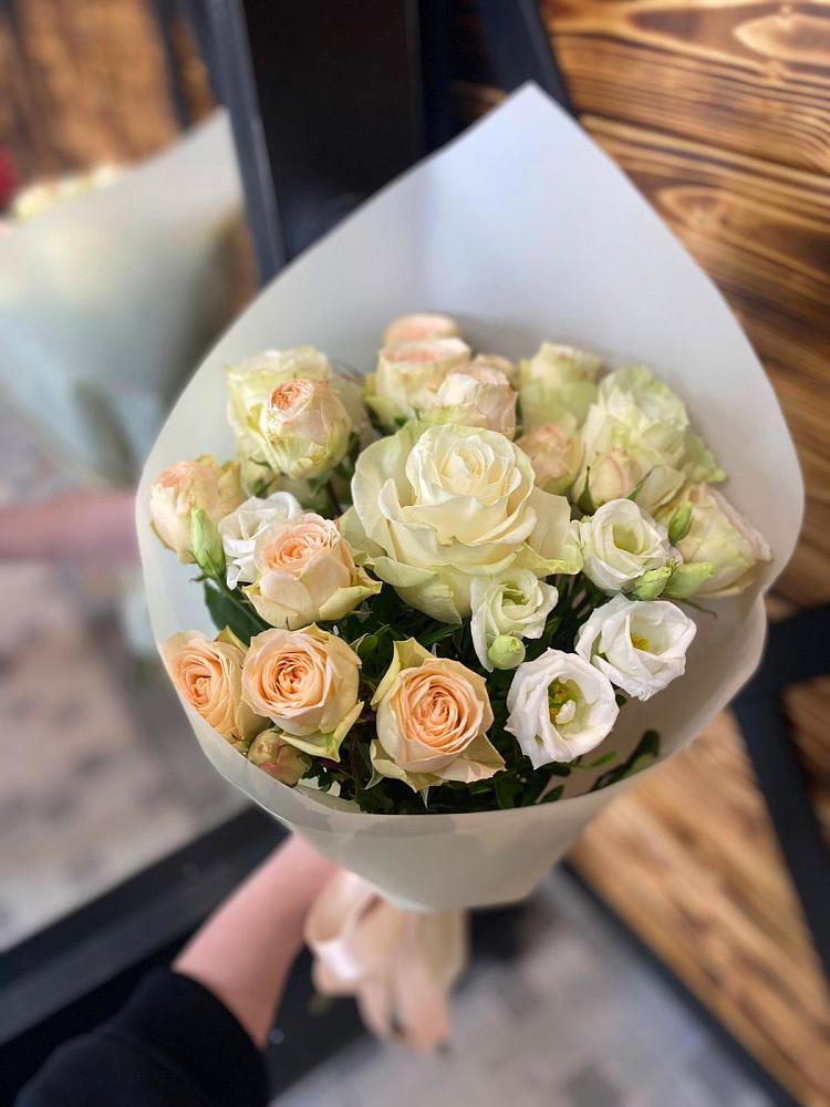 Букет цветов из: Розы и Лизиантусы в Ильинке Астраханской области